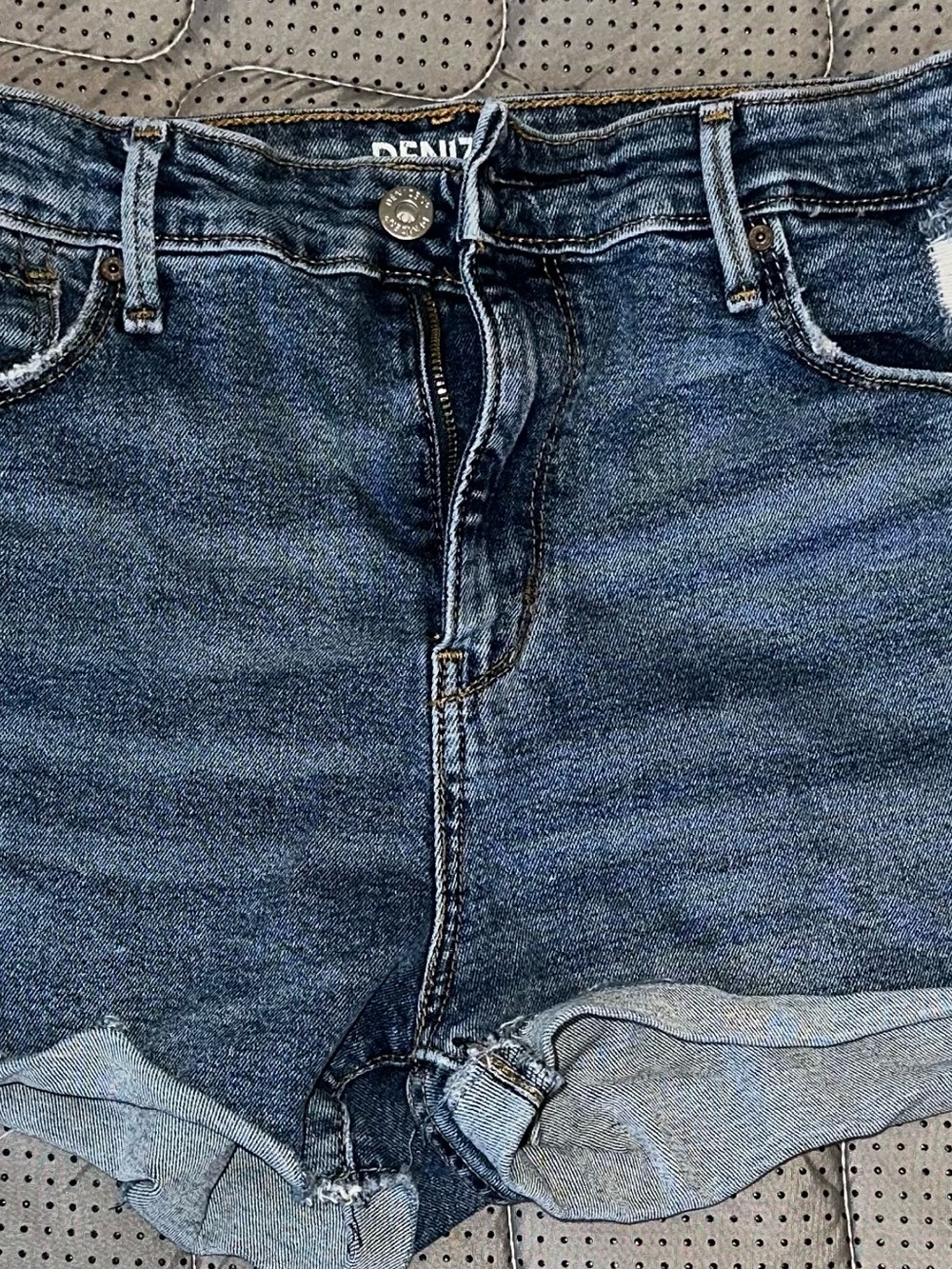 Denizen from Levi's Dark Blue Rolled-Hem Denim Shorts